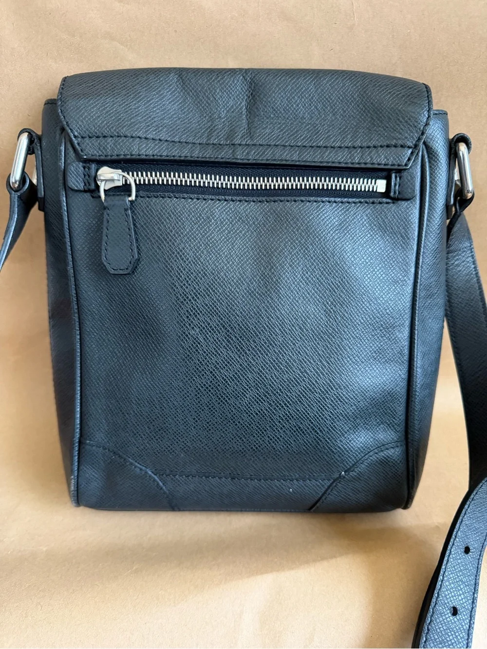 Louis Vuitton Taiga Messenger Bag